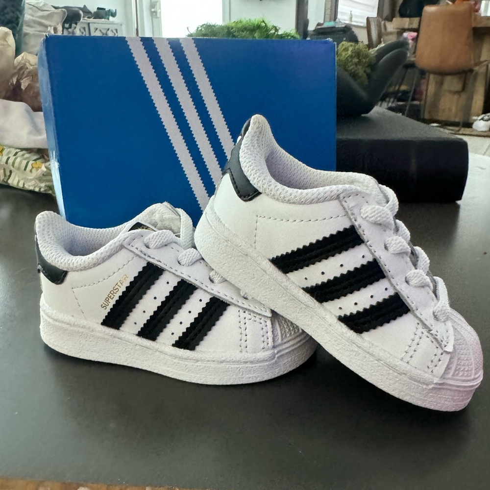 Adidas Superstars shelltoe Baby Toddler 4